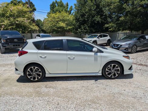 Used 2017 Toyota Corolla iM FWD image 3
