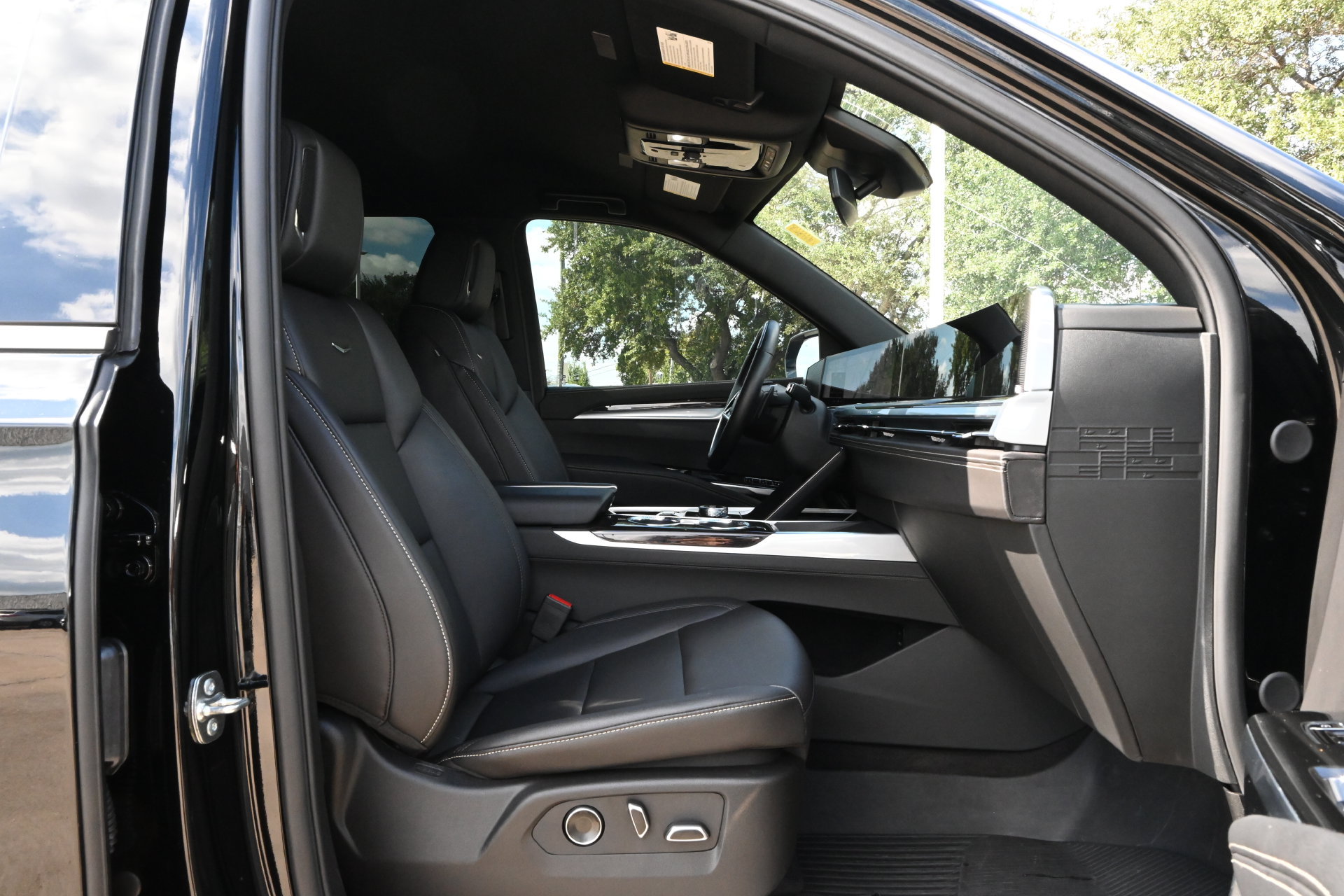 Certified 2026 Cadillac Escalade ESV 2WD image 24