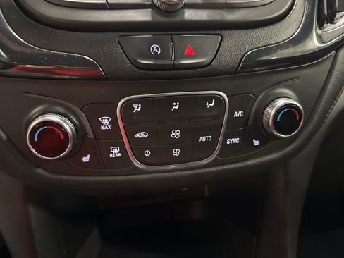 Used 2022 Chevrolet Equinox RS w/ Infotainment Package image 15