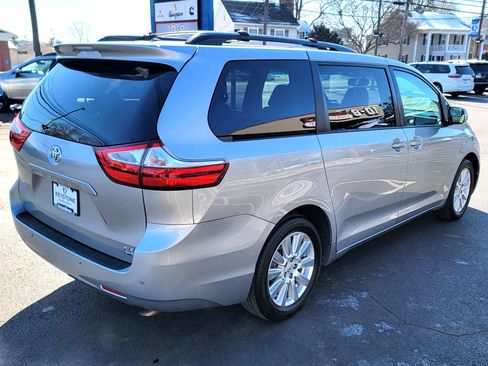 Used 2017 Toyota Sienna XLE w/ XLE Navigation Package image 5