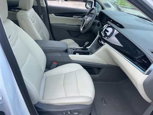 Used 2024 Cadillac XT6 Premium Luxury w/ Technology Package FWD image 37
