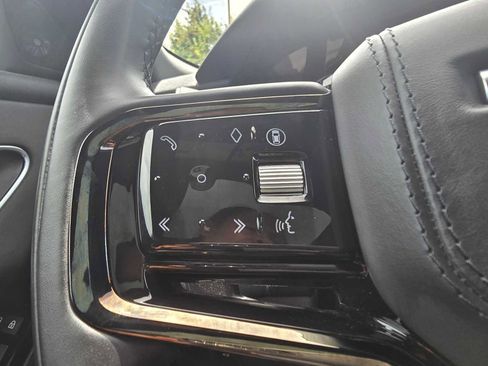 New 2025 Land Rover Range Rover Velar Dynamic SE image 32