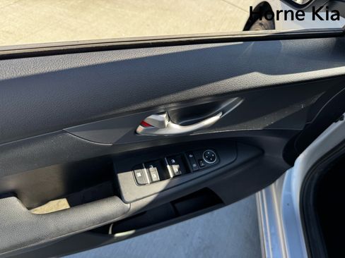 Used 2021 Kia Forte LXS image 11