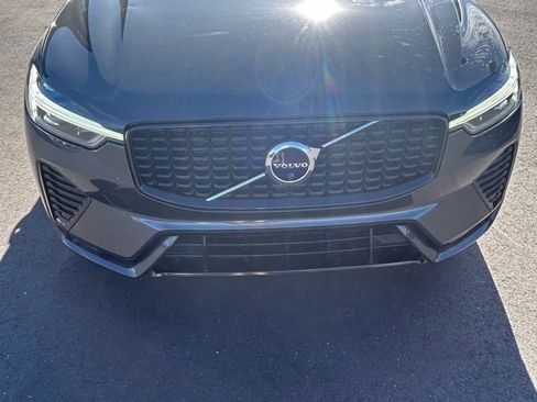 Used 2022 Volvo XC60 B5 R-Design image 2