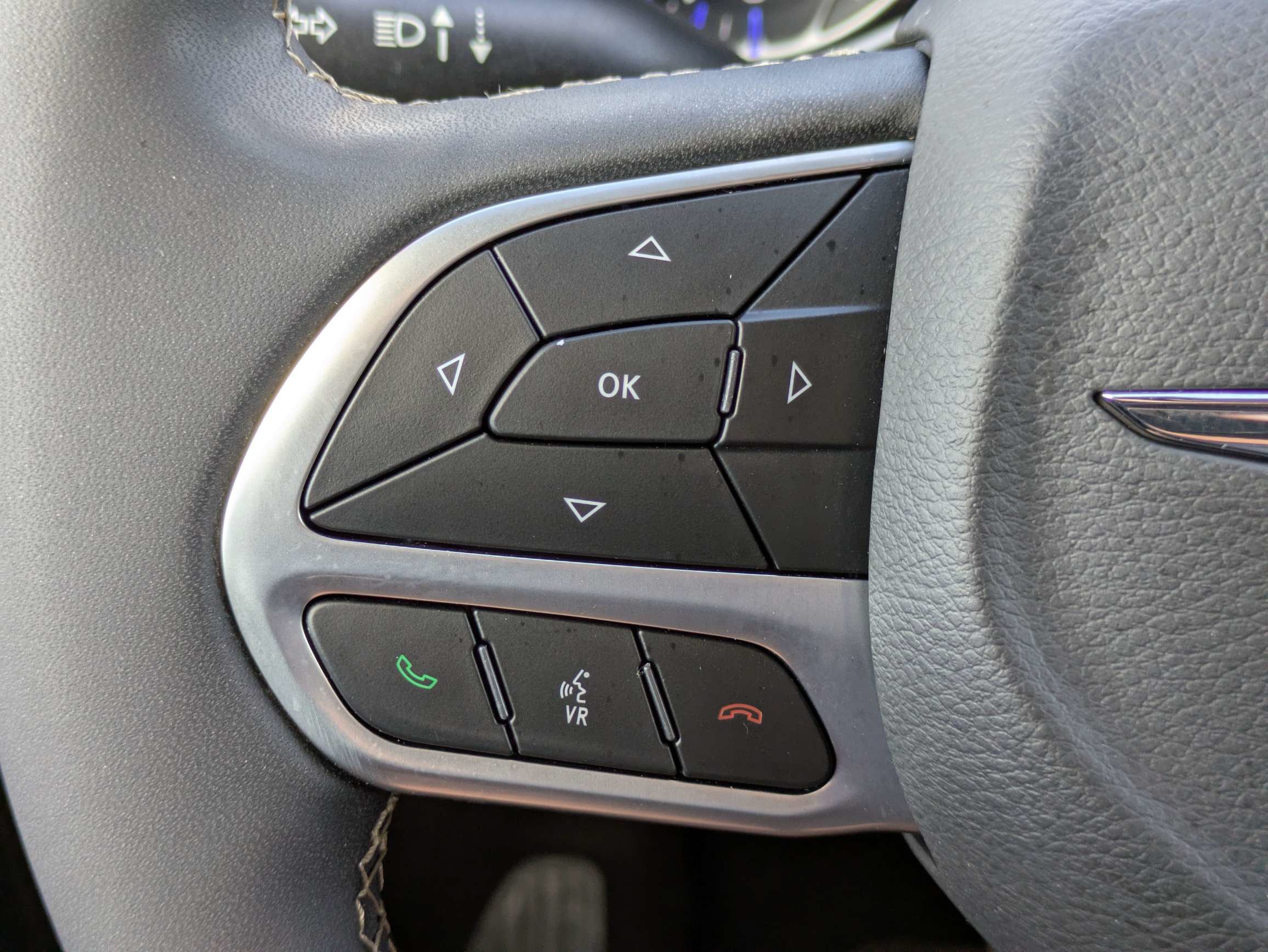 Used 2025 Chrysler Pacifica Select FWD image 23