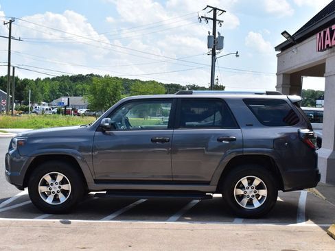 Used 2010 Toyota 4Runner SR5 AWD/4WD image 5