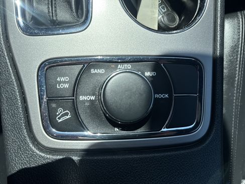 Used 2020 Jeep Grand Cherokee Limited image 24