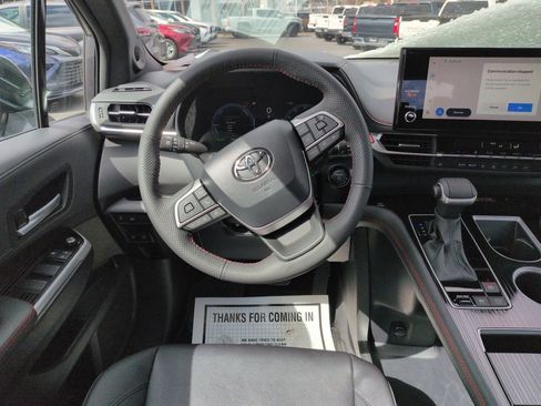 Used 2025 Toyota Sienna XSE w/ XSE Plus Package image 13
