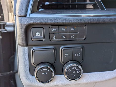 New 2025 Chevrolet Suburban Premier image 14