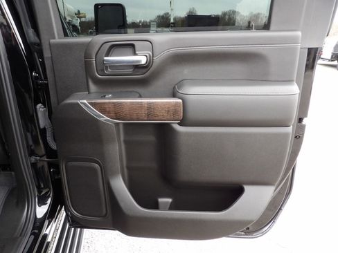 Used 2023 GMC Sierra 3500 Denali w/ Denali Ultimate Package image 39