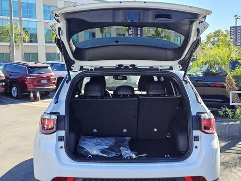 New 2026 Jeep Compass Latitude image 7