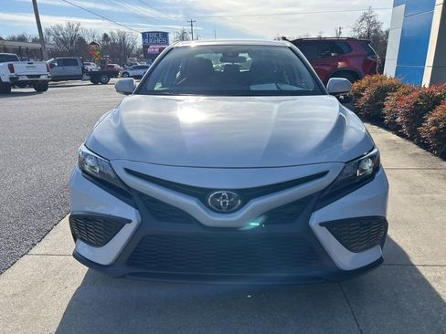 Used 2024 Toyota Camry SE image 4