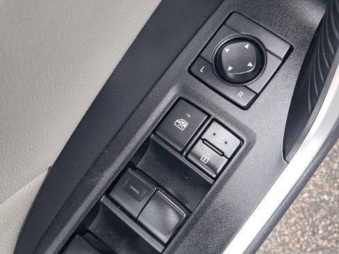 Used 2019 Toyota RAV4 XLE w/ Convenience Package AWD/4WD image 12