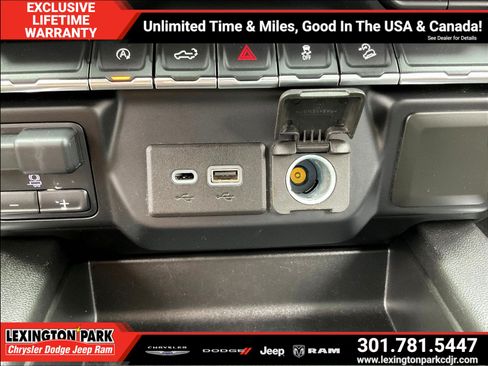 Used 2021 Chevrolet Silverado 1500 LT Trail Boss w/ Bed Protection Package AWD/4WD image 16