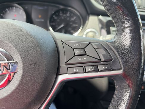 Used 2017 Nissan Rogue SL FWD image 19