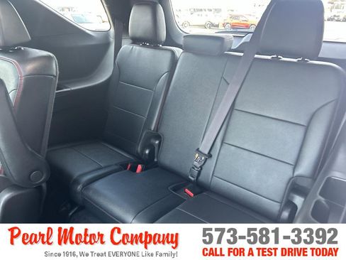 Used 2025 Chevrolet Traverse RS image 24