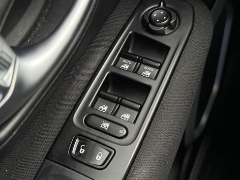 Used 2021 Jeep Renegade Latitude w/ Convenience Group AWD/4WD image 21