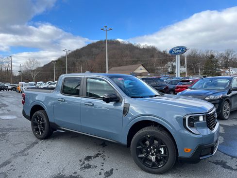 New 2026 Ford Maverick Lariat w/ Black Appearance Package image 3