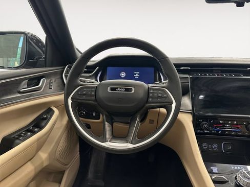 Used 2024 Jeep Grand Cherokee Limited w/ Luxury Tech Group II AWD/4WD image 12