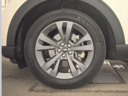 Used 2025 Ford Explorer Active w/ Active Comfort Package AWD/4WD image 9