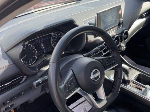 Used 2025 Nissan Sentra SR w/ SR Premium Package image 17