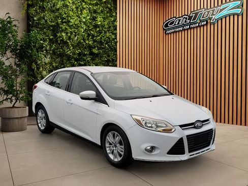 Used 2012 Ford Focus SEL w/ SEL/Titanium Winter Pkg FWD image 7