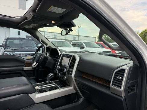 Used 2019 Ford F150 Lariat w/ Equipment Group 502A Luxury AWD/4WD image 9