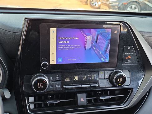 Used 2023 Toyota Highlander LE image 18