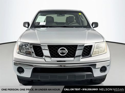 Used 2011 Nissan Frontier SV AWD/4WD image 2