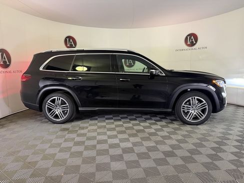 Used 2025 Mercedes-Benz GLS 450 4MATIC image 10