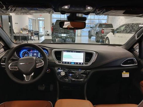 New 2026 Chrysler Pacifica Pinnacle image 32