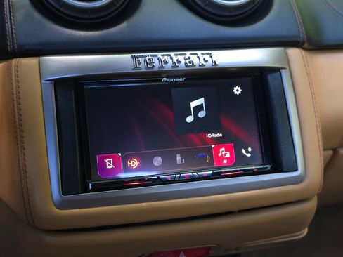 Used 2009 Ferrari California RWD image 37
