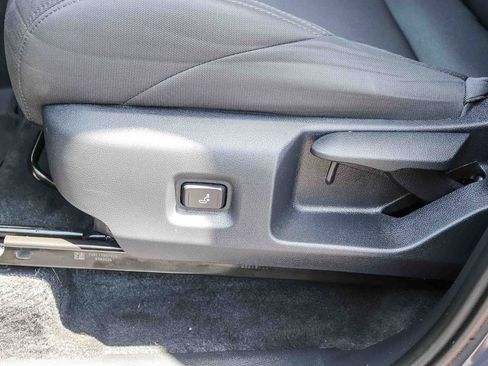 Certified 2025 Toyota Tacoma SR5 AWD/4WD image 27