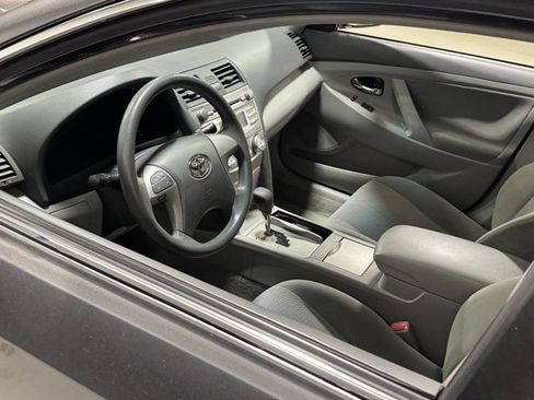 Used 2010 Toyota Camry LE FWD image 19