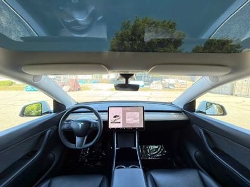 Used 2020 Tesla Model Y Long Range AWD/4WD image 32