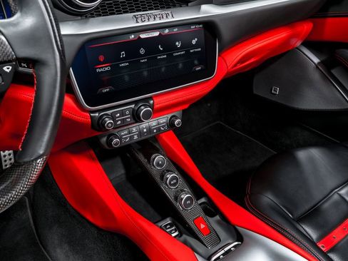 Used 2020 Ferrari Portofino RWD image 21