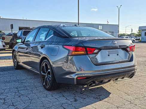 Used 2025 Nissan Altima 2.5 SR FWD image 4
