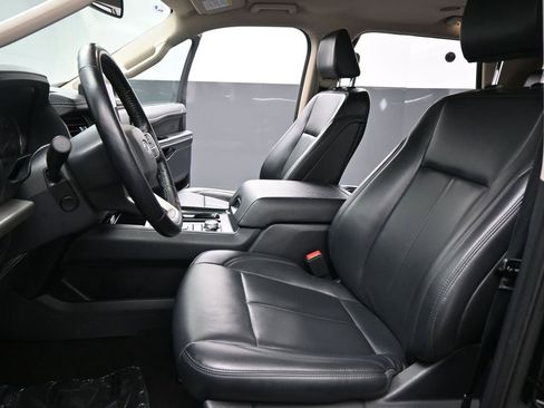 Certified 2024 Ford Expedition Max XLT image 10