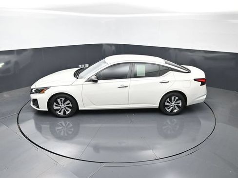 Used 2025 Nissan Altima 2.5 S FWD image 17