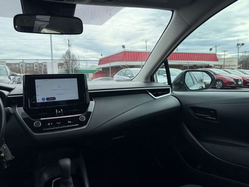 Used 2025 Toyota Corolla LE image 33