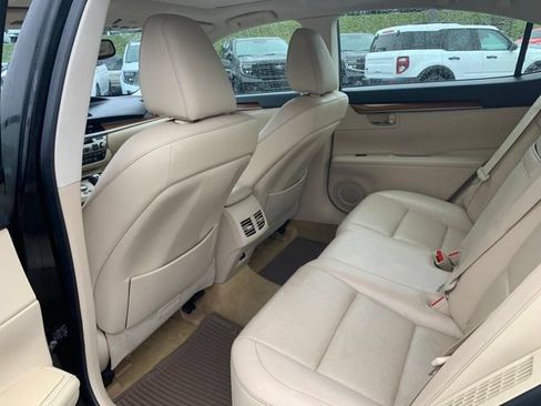 Used 2014 Lexus ES 300h w/ Luxury Package w/Bamboo Trim FWD image 18