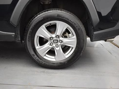Used 2024 Toyota RAV4 XLE FWD image 36