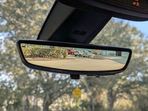 Used 2023 Chevrolet Traverse Premier image 32