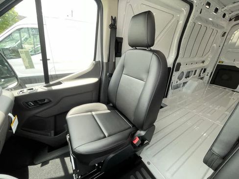 New 2025 Ford Transit 250 148 Medium Roof image 19