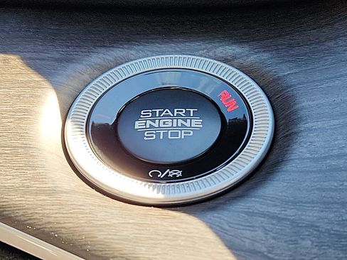 New 2025 Jeep Grand Cherokee Limited w/ Trailer Tow Package image 16