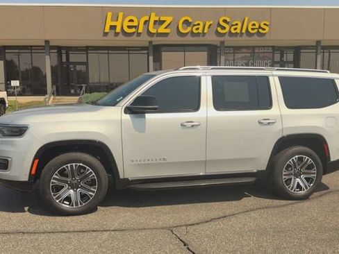 Used 2025 Jeep Wagoneer 4WD image 5