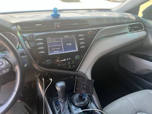 Used 2018 Toyota Camry SE w/ Accessory Appearance Package FWD image 11