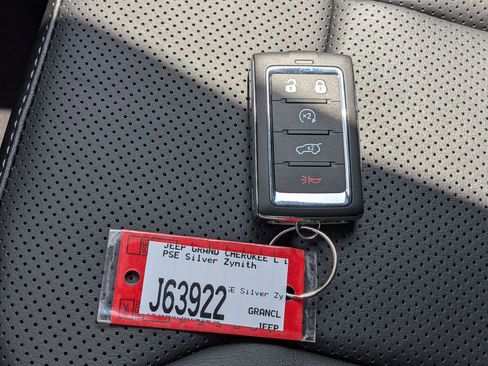 New 2026 Jeep Grand Cherokee L Limited AWD/4WD image 22