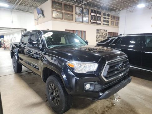Used 2022 Toyota Tacoma SR image 2
