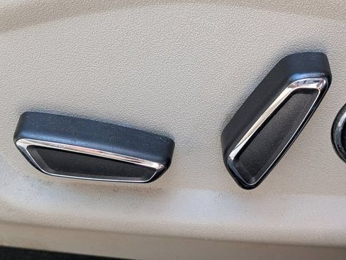 Used 2018 Ford Explorer XLT AWD/4WD image 16